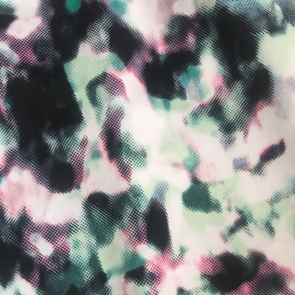 New Old Navy Dry-Fit Patterned Leggings - Picture 2 of 3